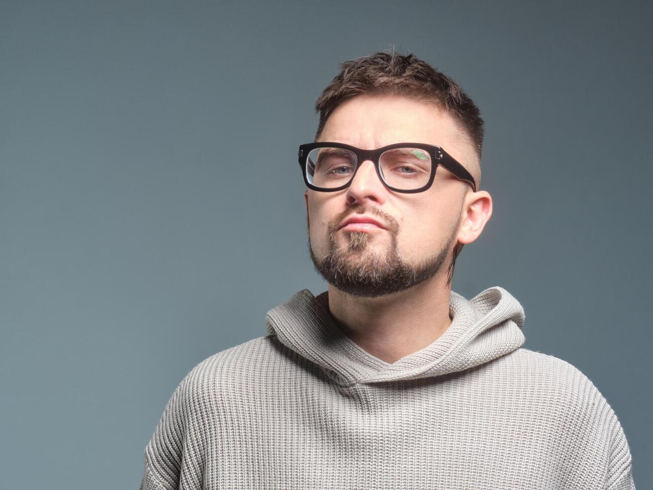 Julik одружений і виховує сина