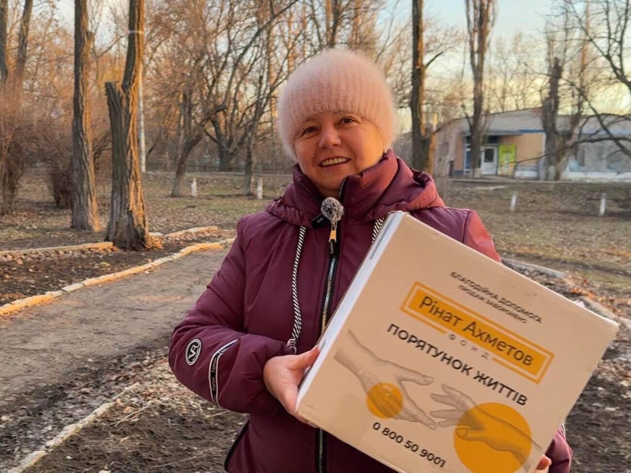 Фонд Ріната Ахметова привіз продовольчу допомогу жителям прифронтового району Донецької області