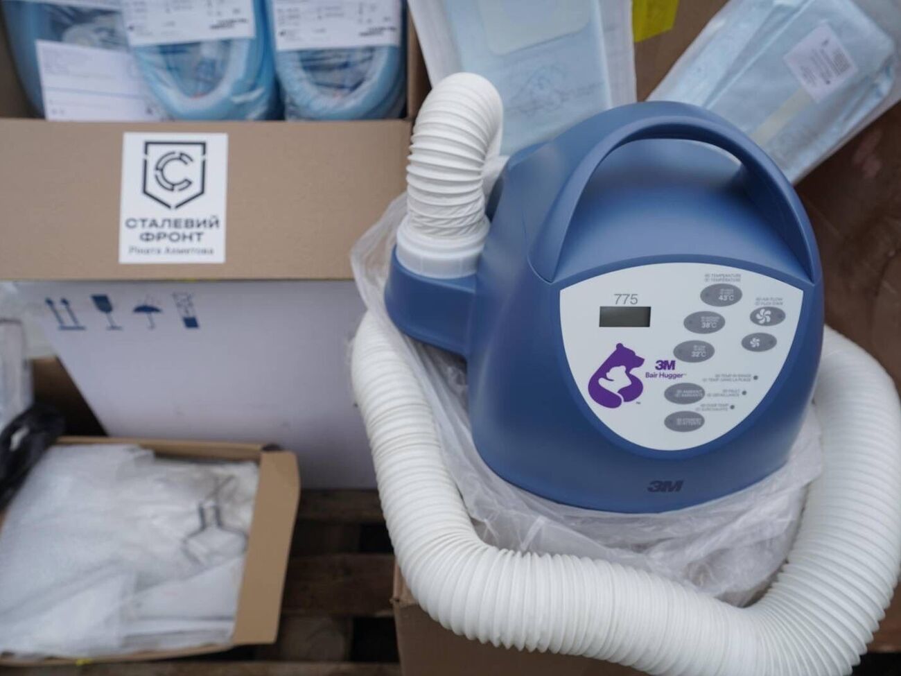 "Стальной фронт" обеспечил "Азов" техникой для полевого госпиталя