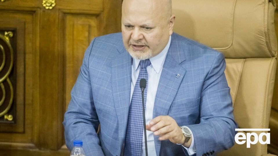 Хан отметил, что запрос на арест связан, в том числе, с ограничением прав женщин