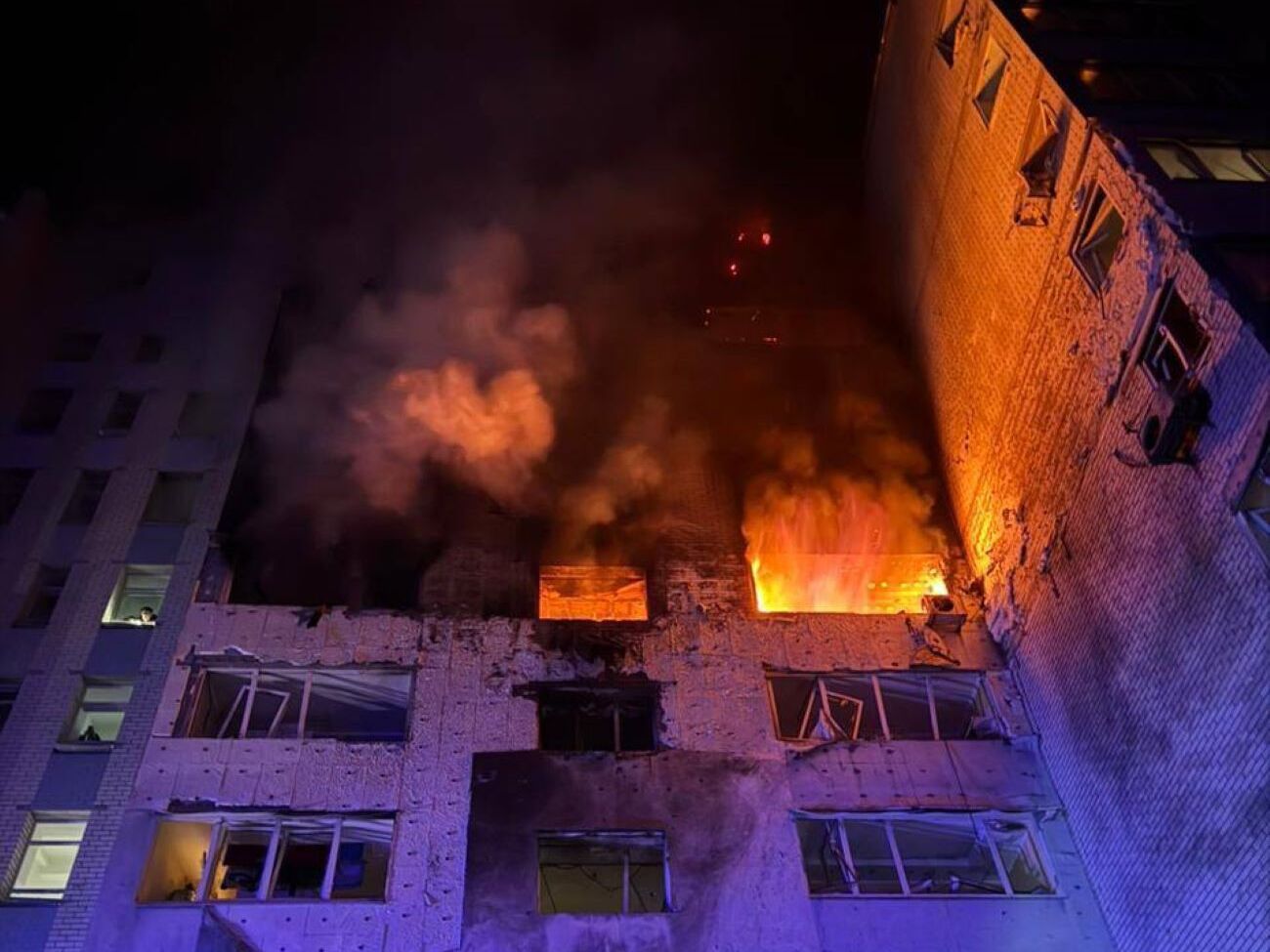 Спасатели эвакуировали 150 жителей дома