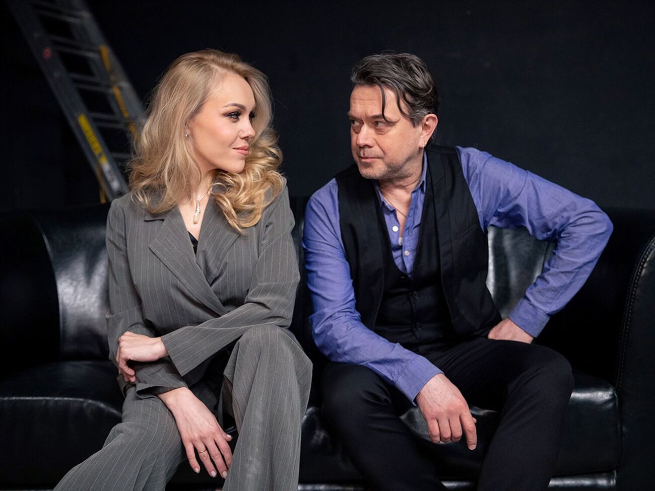 Ступка в клипе Тополи помогает анонимным танцорам справляться с желанием постоянно танцевать