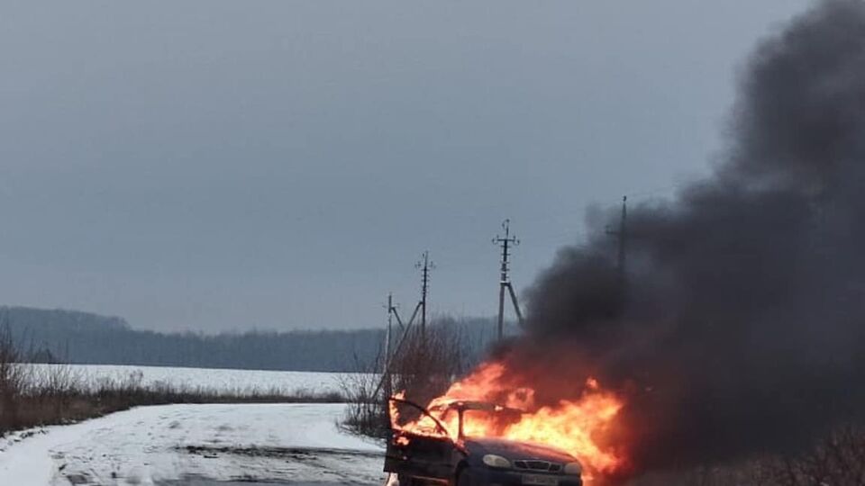 Унаслідок російських атак пошкоджено два транспортні засоби, зазначили у прокуратурі Сумської області