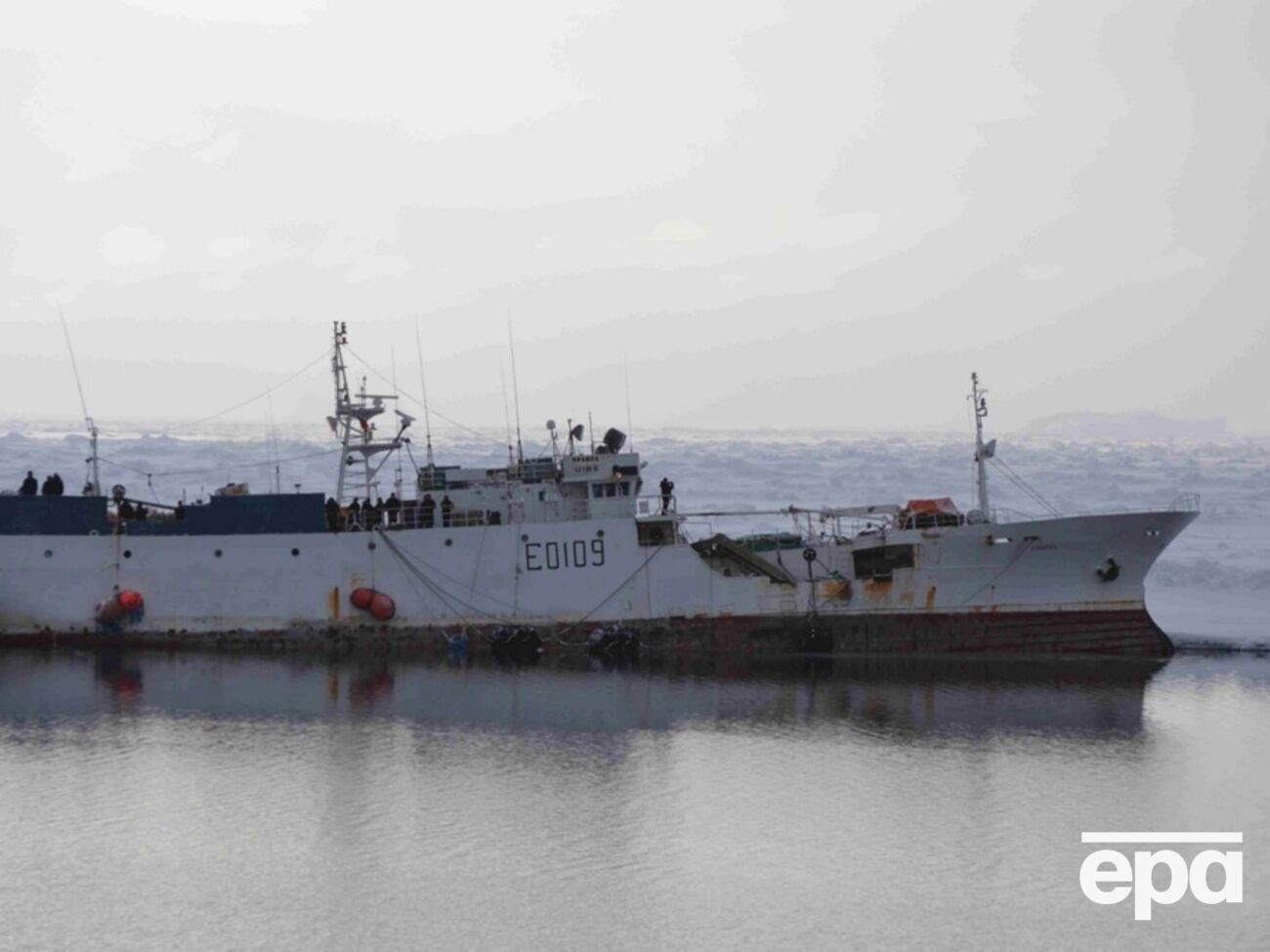 Российские военные корабли пришвартовались в порту Тартуса во вторник, впервые с момента свержения режима Асада в Сирии