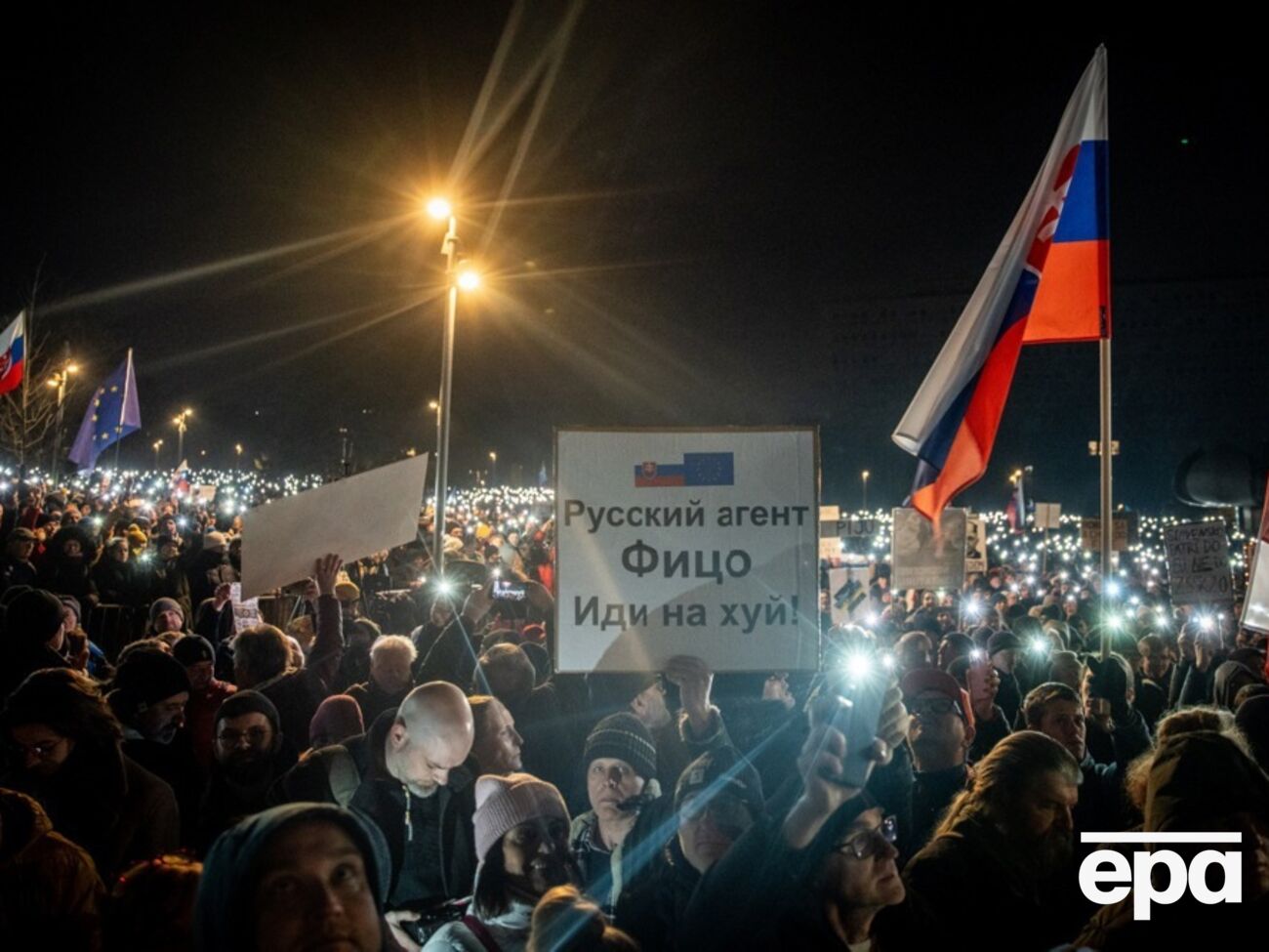 У руках протестувальників були й плакати з лайками