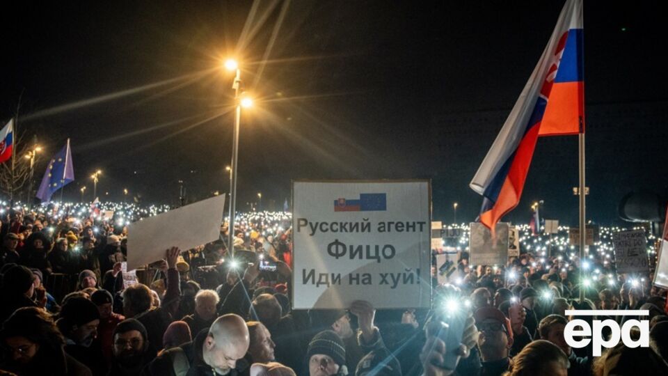 У руках протестувальників були й плакати з лайками