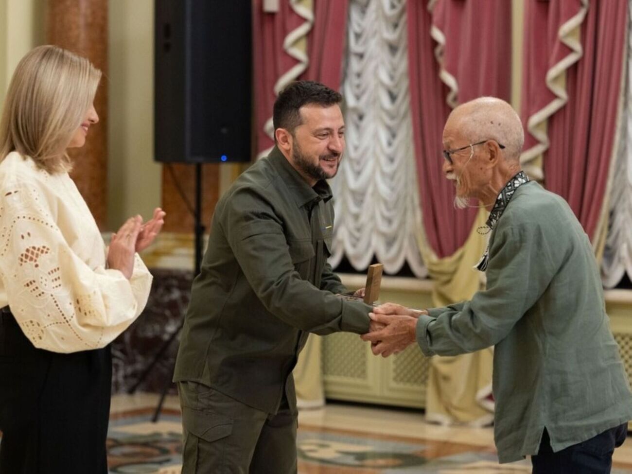 В 2023 году Зеленский вручил Цучико награду "Национальная легенда Украины"