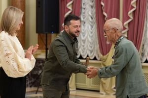 В 2023 году Зеленский вручил Цучико награду "Национальная легенда Украины"