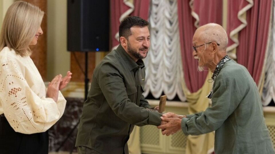 В 2023 году Зеленский вручил Цучико награду "Национальная легенда Украины"