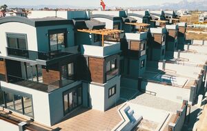 Подозреваемый обсуждал покупку недвижимости за границей, рассказал источник