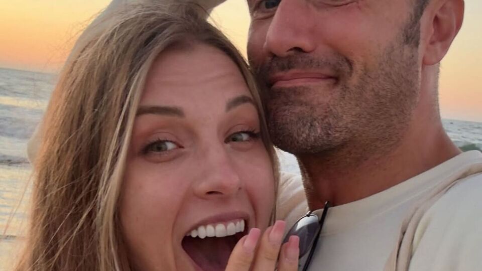 Харлан почала зустрічатися із Самеле, коли була офіційно заміжньою