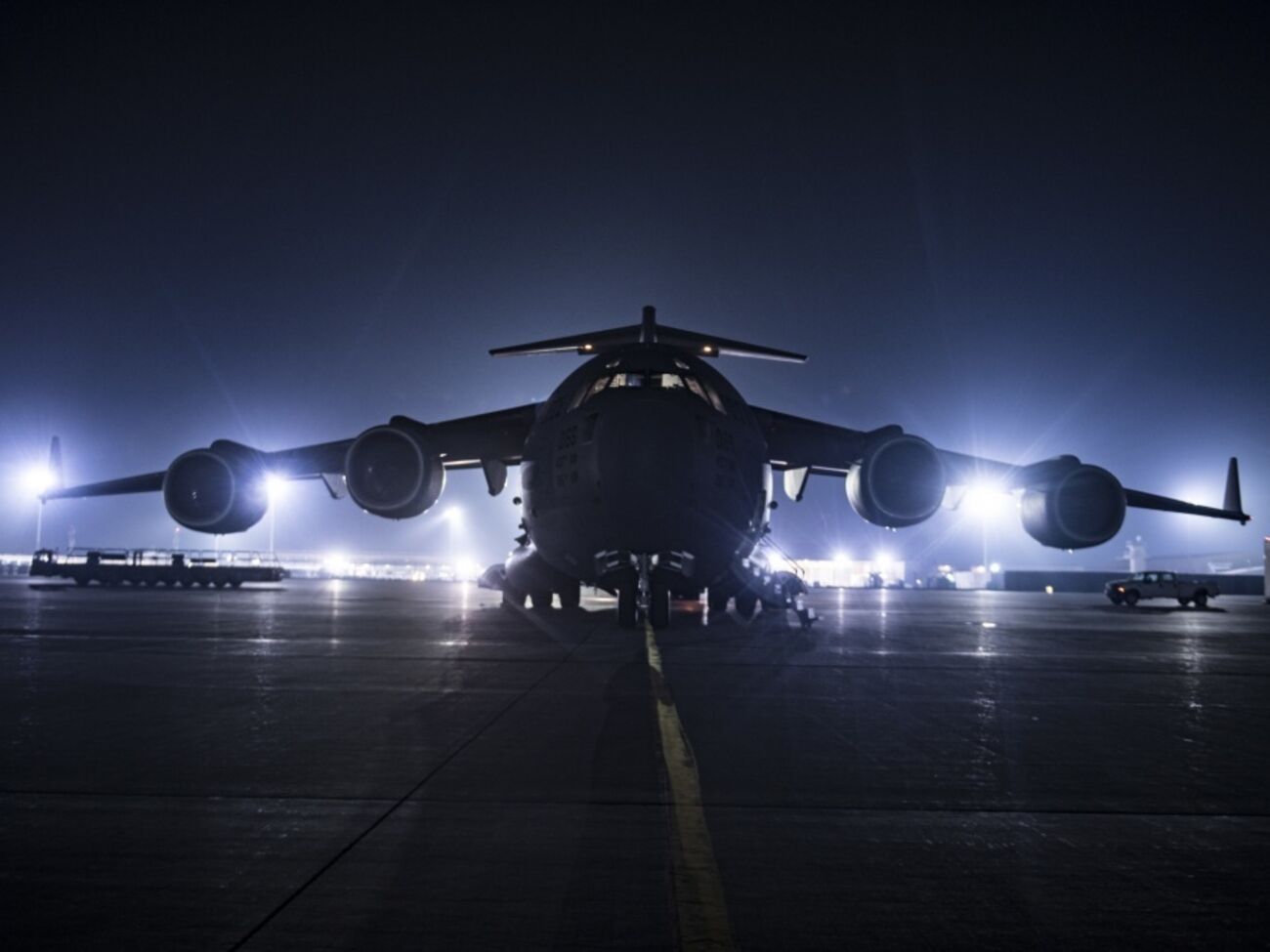 Транспортный самолет США C-17 не смог совершить рейс, так как Мексика не позволила ему приземлиться в стране, отметили СМИ