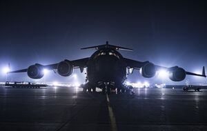 Транспортный самолет США C-17 не смог совершить рейс, так как Мексика не позволила ему приземлиться в стране, отметили СМИ