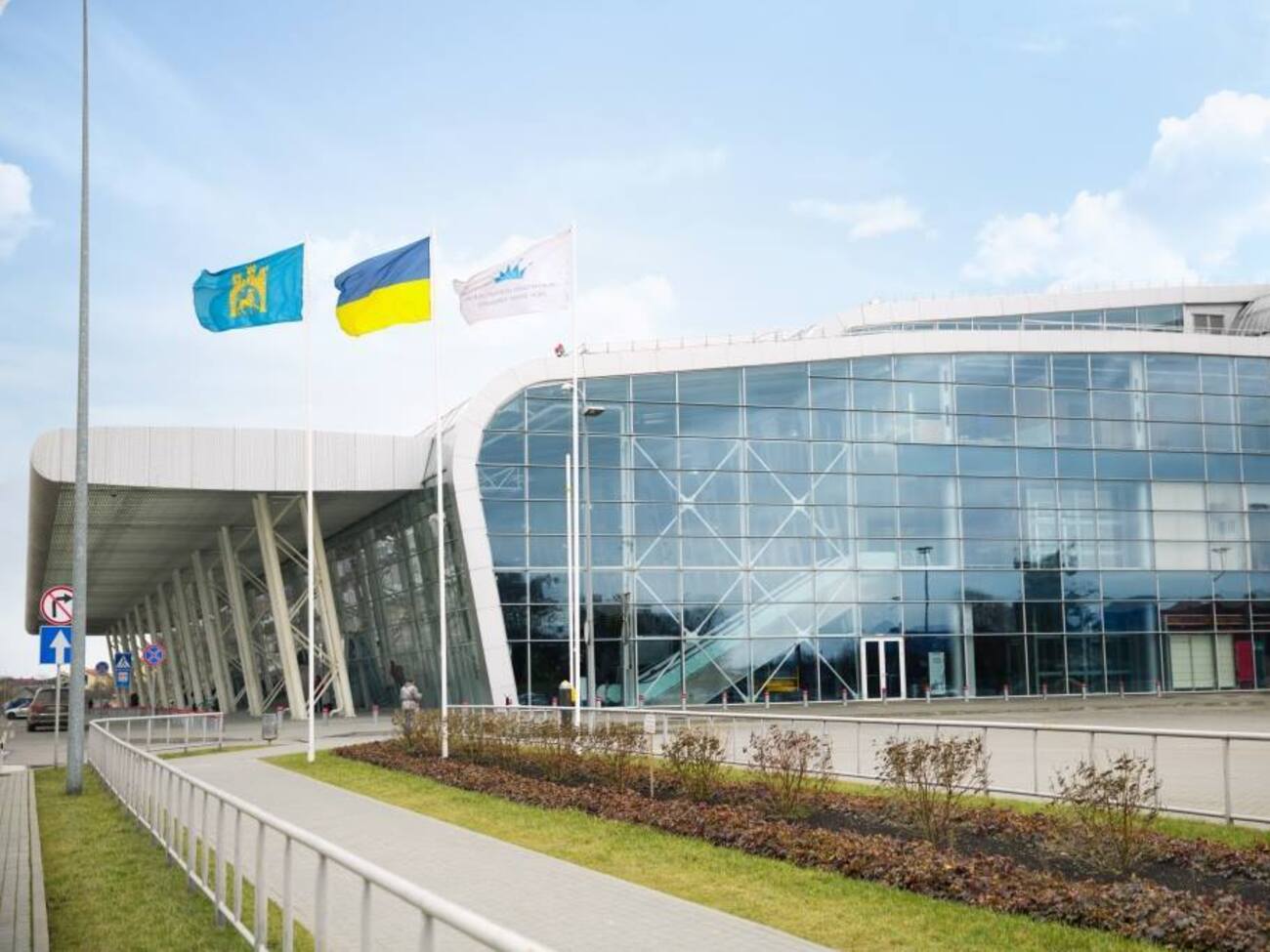Украина закрыла свое воздушное пространство 24 февраля 2022 года, в день полномасштабного вторжения российских войск