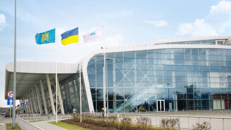 Украина закрыла свое воздушное пространство 24 февраля 2022 года, в день полномасштабного вторжения российских войск