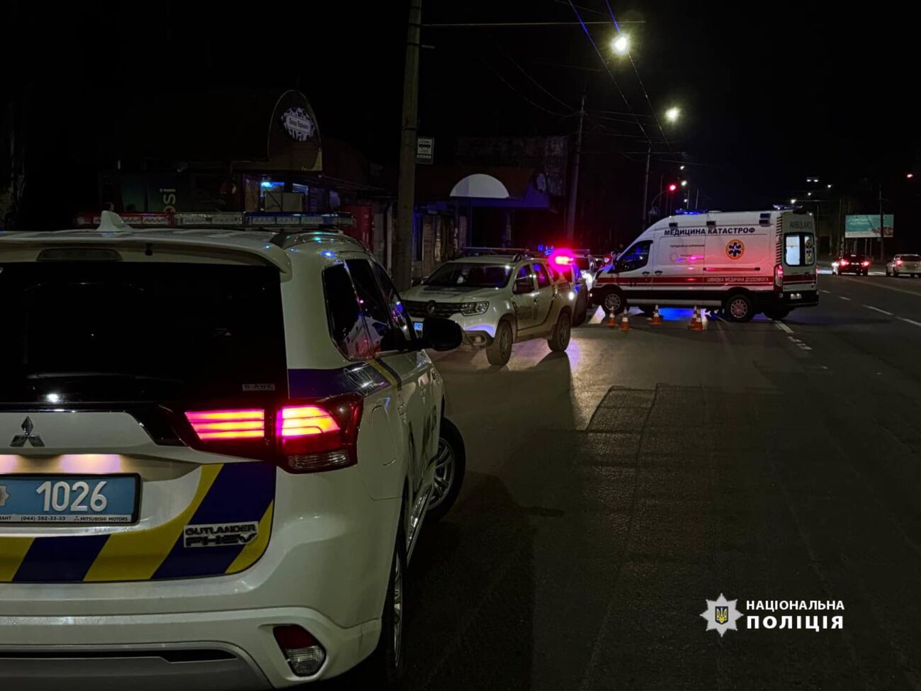 Подробностей пока не сообщили. На месте происшествия работают полицейские и медики