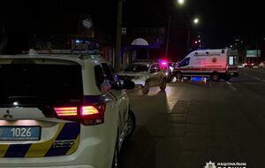 Подробностей пока не сообщили. На месте происшествия работают полицейские и медики