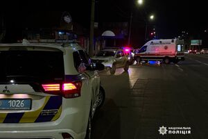 Подробностей пока не сообщили. На месте происшествия работают полицейские и медики