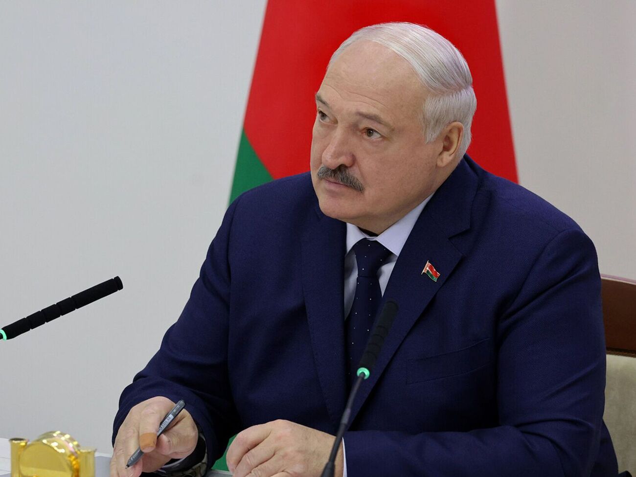 Лукашенко сказав, що йому стало зле, коли він почув про слова Зеленського стосовно удару по Мозирському НПЗ