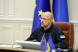 Шмыгаль отметил, что заявку можно подать в "Дії"