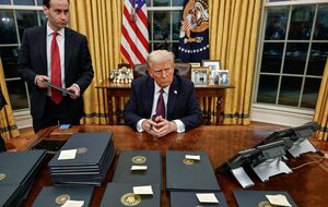 Трамп заявил, что запрет президента Колумбии на прием рейсов с мигрантами "поставил под угрозу национальную безопасность США"