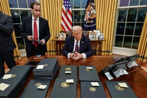 Трамп заявив, що заборона президента Колумбії на прийняття рейсів із мігрантами "поставила під загрозу національну безпеку США"
