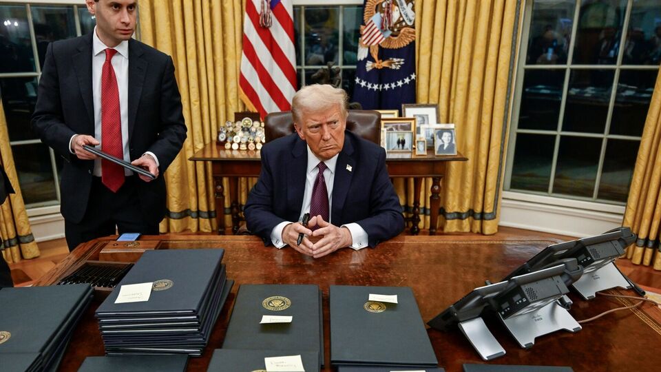 Трамп заявив, що заборона президента Колумбії на прийняття рейсів із мігрантами "поставила під загрозу національну безпеку США"