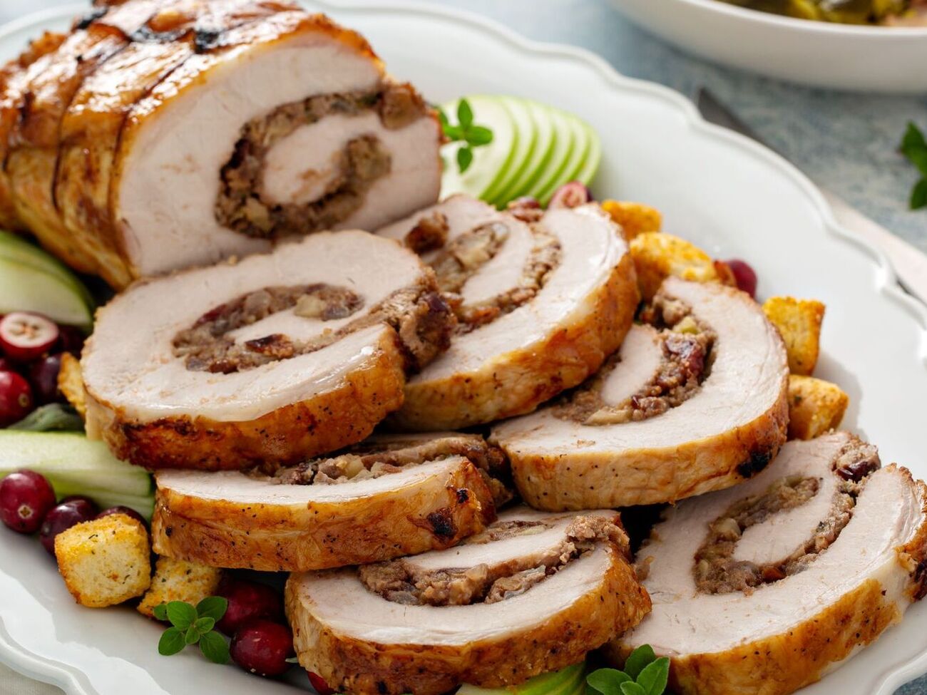 Запекать рулет нужно 30 минут