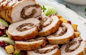 Запекать рулет нужно 30 минут