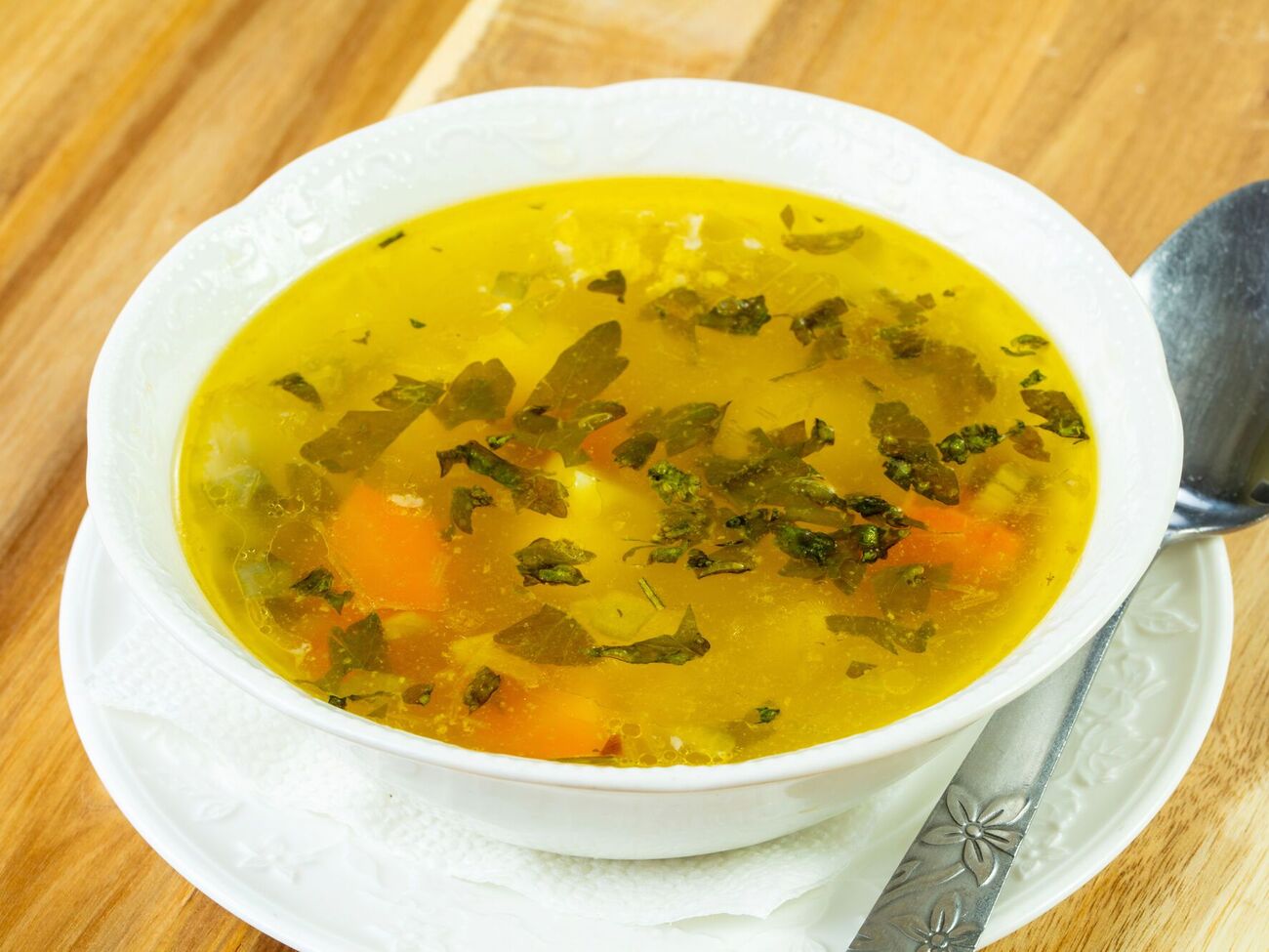 Якщо суп дуже пересолений, яблуко можна проварити приблизно 10 хвилин