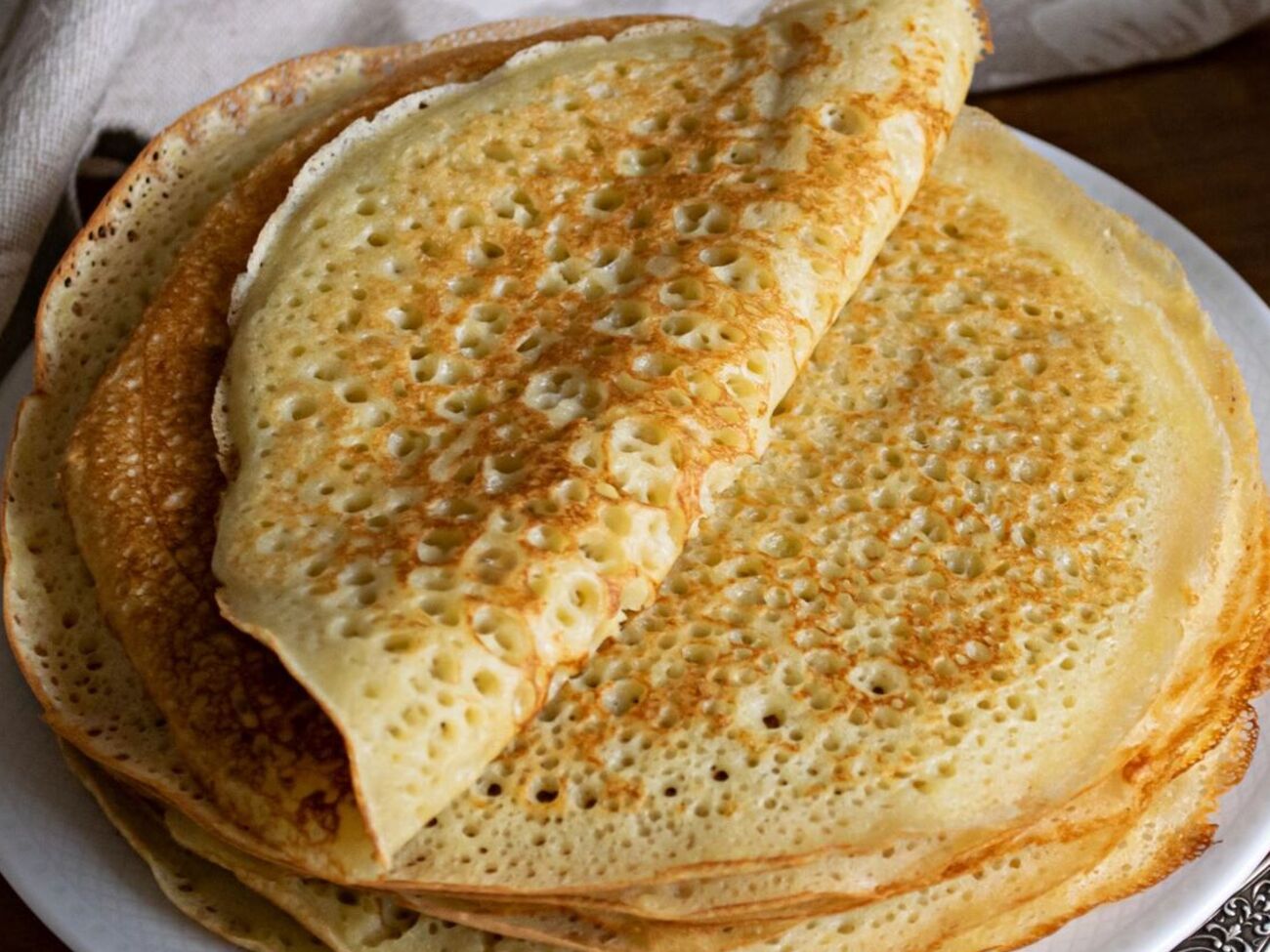 Кипяток сделает блины эластичными и не рвущимися