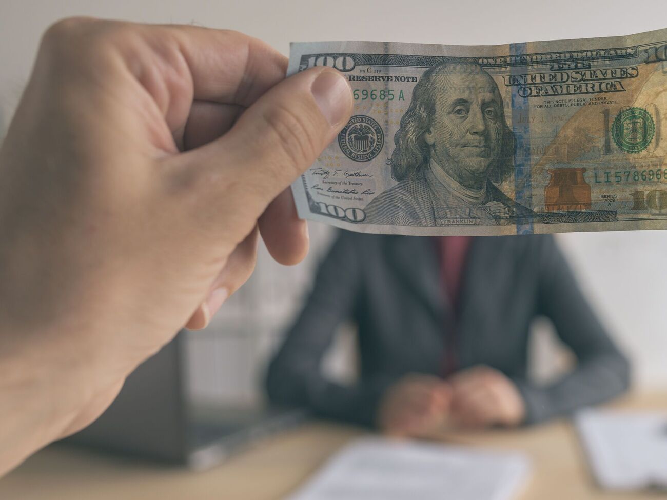 По словам главы Национального агентства Виктора Павлущика, высокое восприятие коррупции характерно не только для Украины