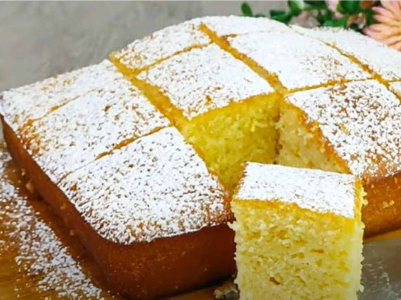 Готовый манник посыпьте сахарной пудрой