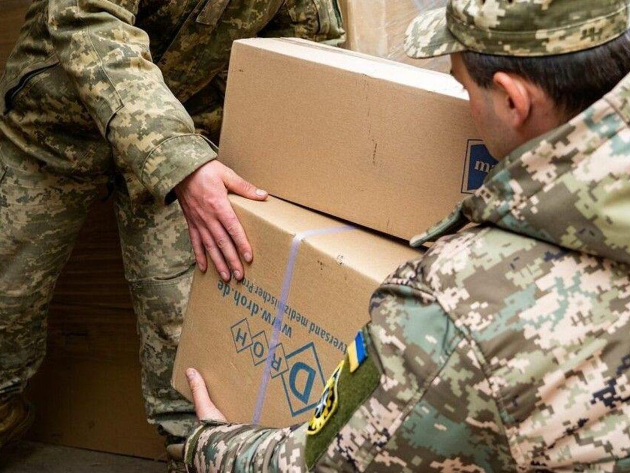 Страна воюет вместе с волонтерами, сказал Ломако