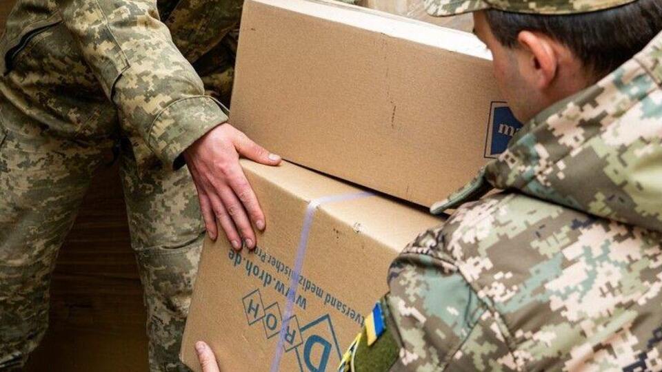 Страна воюет вместе с волонтерами, сказал Ломако