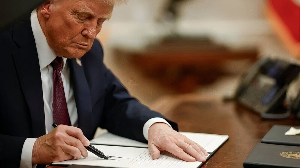 Колумбія погодилася на всі умови, які висунув президент Трамп, заявили в Білому домі