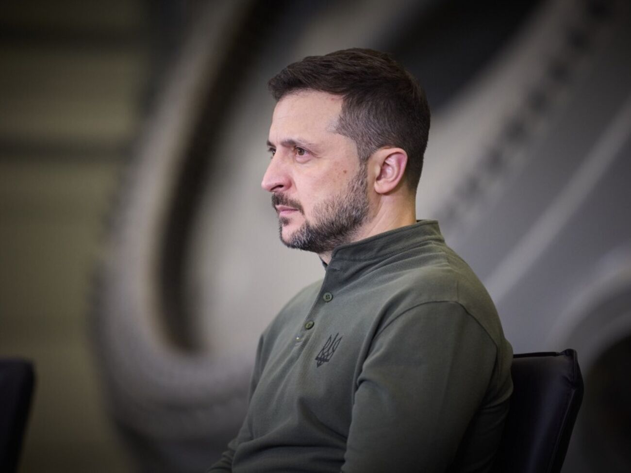 Зеленский отметил, что в обществе есть запросы, как вернуться домой и не возвращаться снова на фронт