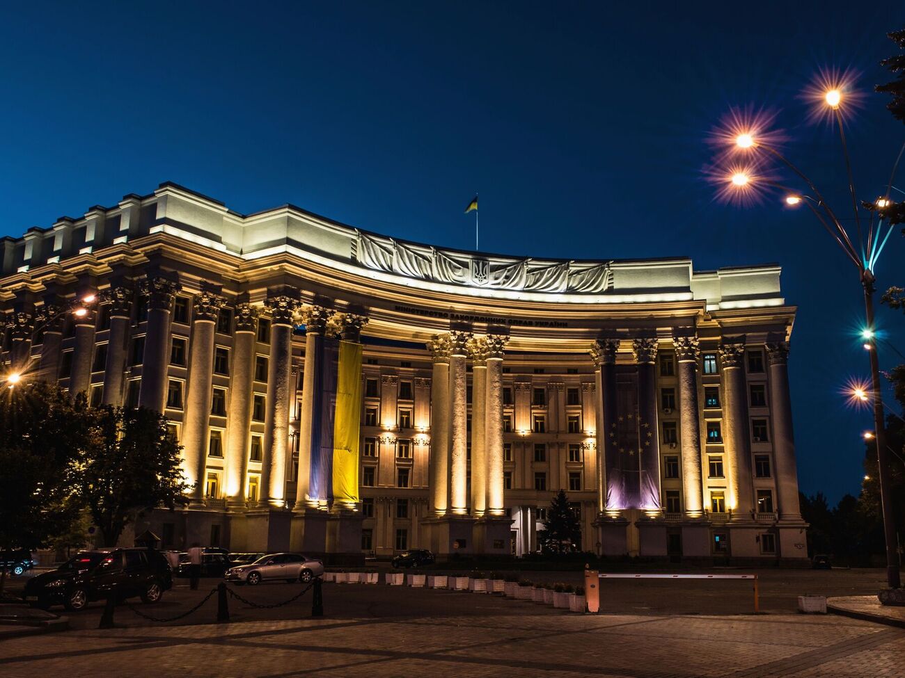 В українському МЗС висловили підтримку білорусам, які й надалі борються за демократичні зміни у своїй країні