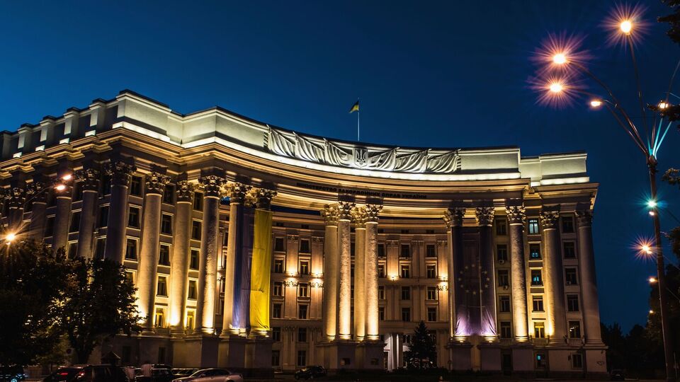 В українському МЗС висловили підтримку білорусам, які й надалі борються за демократичні зміни у своїй країні