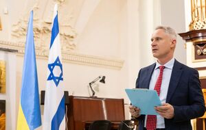 То, что касается передачи оружия, целиком и полностью находится в ведении армии и минобороны Израиля, отметил Бродский