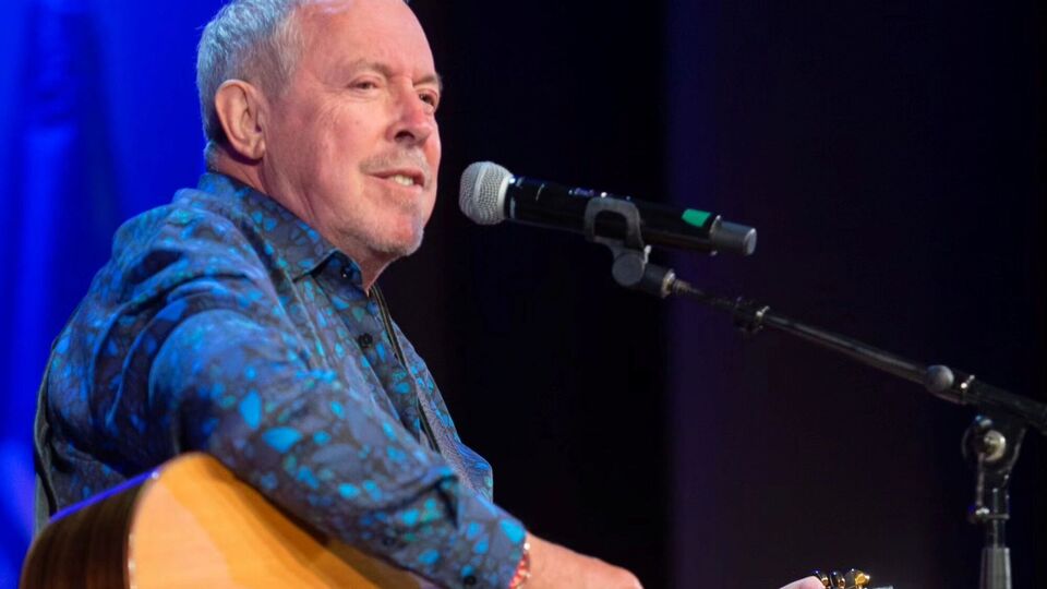 Макаревич: Я неоднократно помогал украинским гражданам. И помогаю