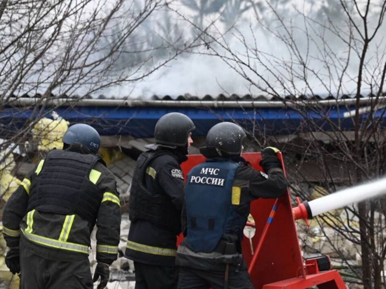 Мэр Белгорода показал на месте ЧП людей в бронежилетах