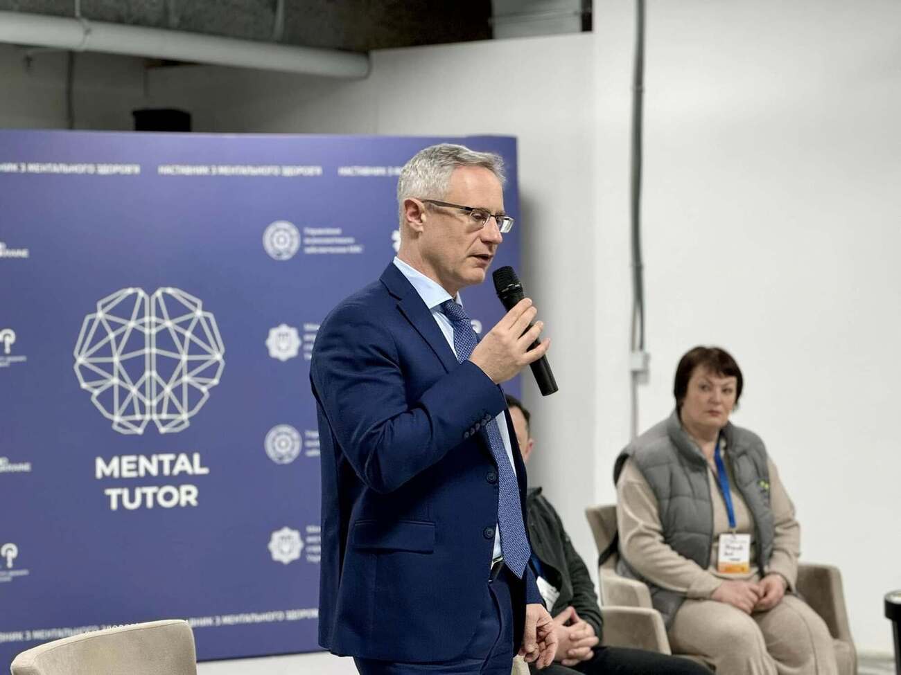 Израиль и Украина обсуждают очень чувствительные вопросы, отметил Бродский