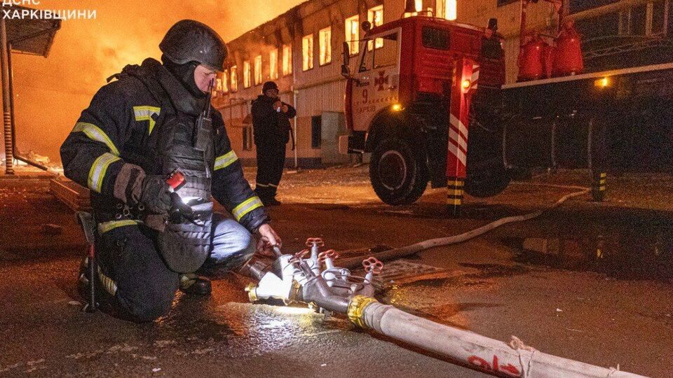 Горіли виробничі приміщення цивільного підприємства, зазначили у ДСНС