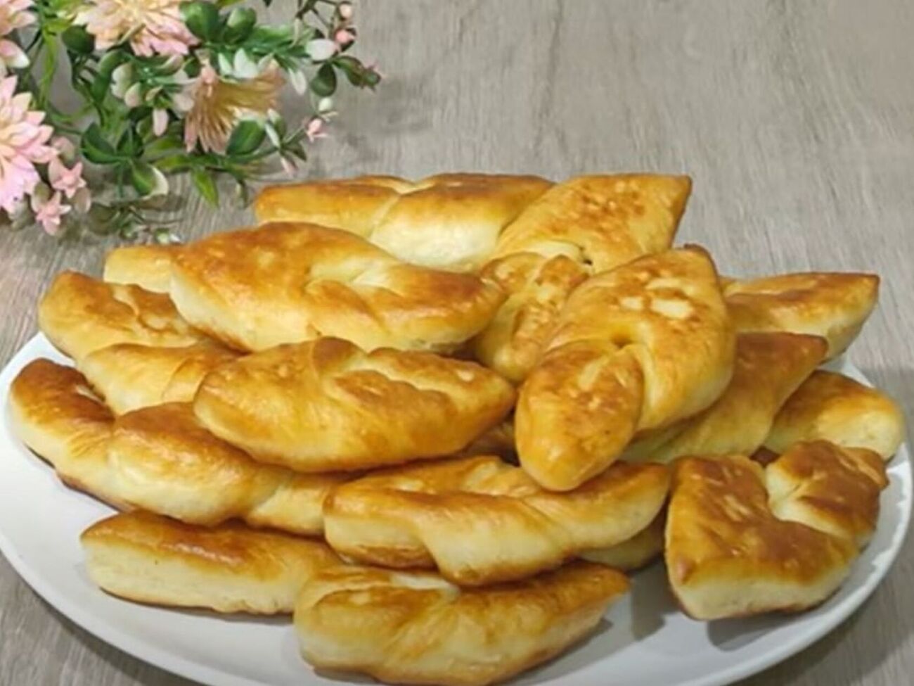 По желанию посыпьте вергуны сахарной пудрой