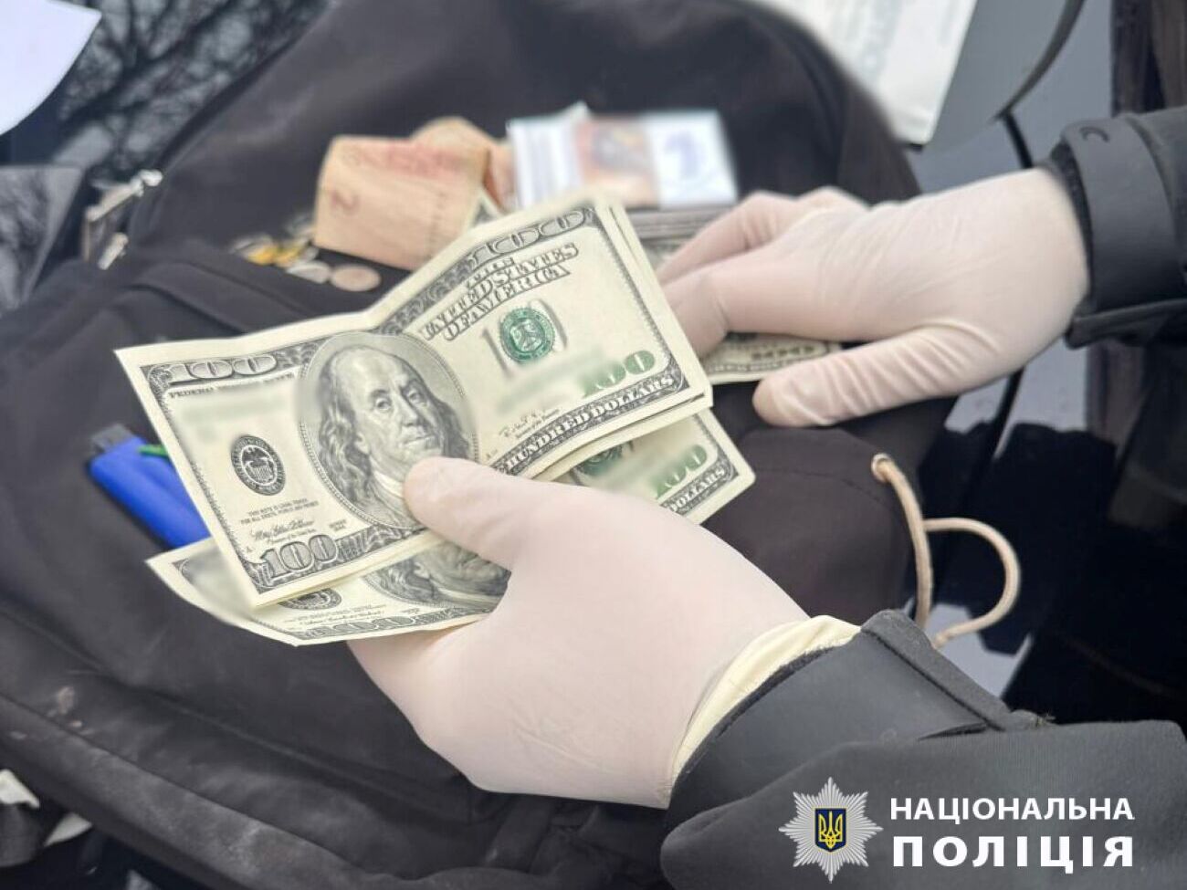 Фігурант, імовірно, продав повістки, які давали можливість їхнім власникам протягом шести днів вільно пересуватися