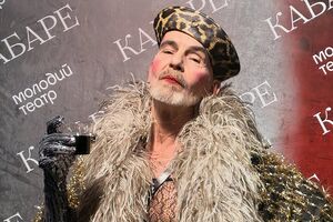 Уайлд появился в экстравагантном образе на спектакле