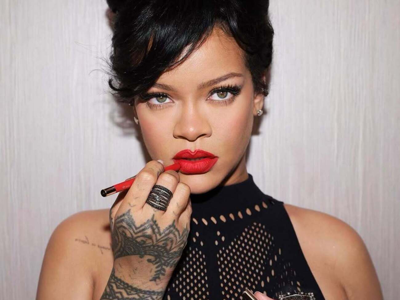 Рианна позировала в студии