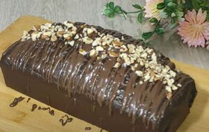 Выпекайте кекс в разогретой до 180 °С духовке в течение 50 минут