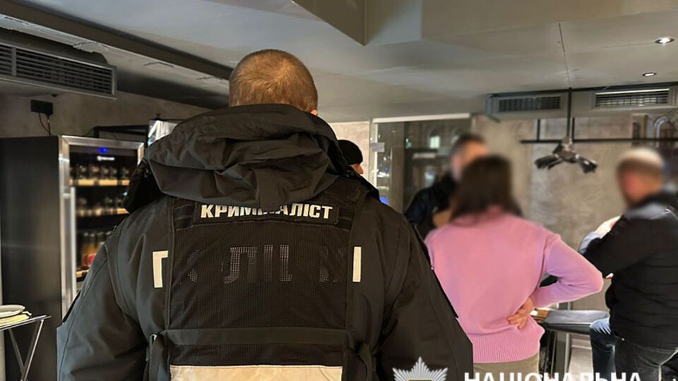 Невідомий вистрілив у 68-річного чоловіка, розповіли в поліції Києва